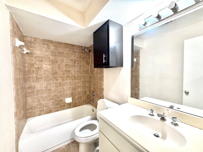 Foto del edificio - 8638 Meadowcroft Dr