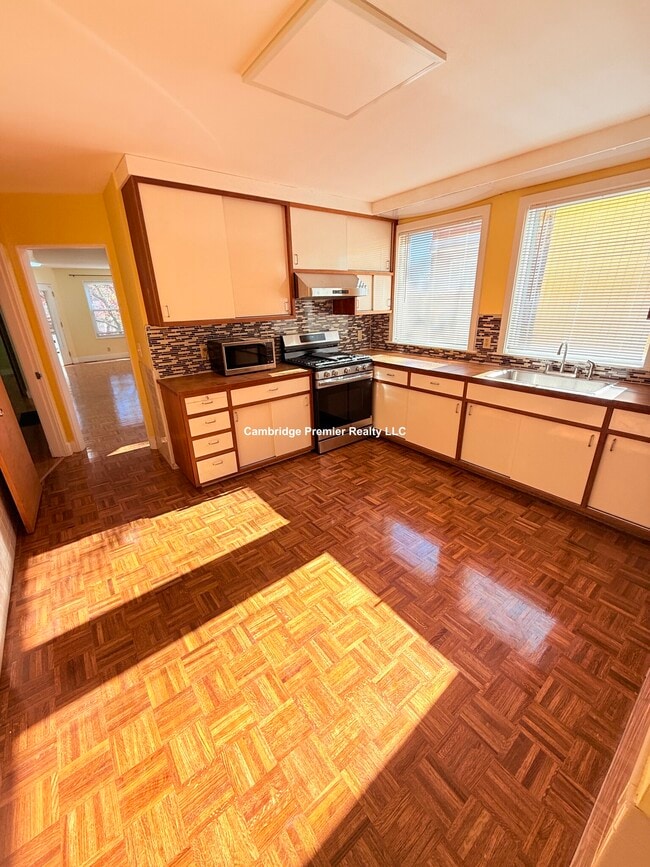 Foto del edificio - 10 Packard Ave