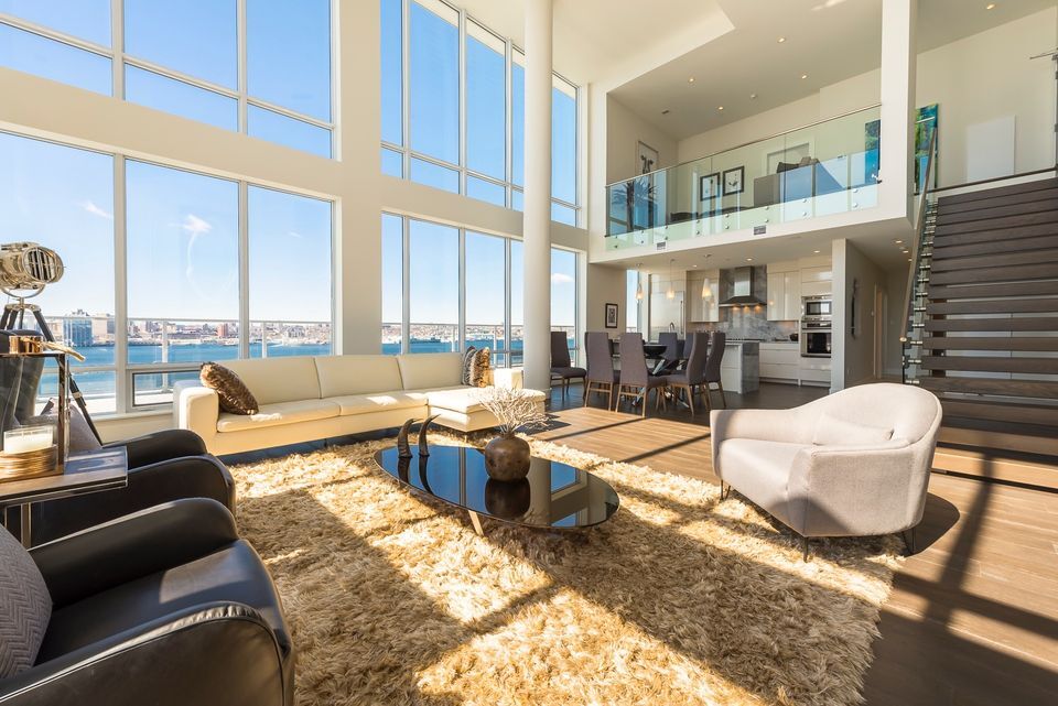 Primary Photo - The Aqua Vista - Penthouse