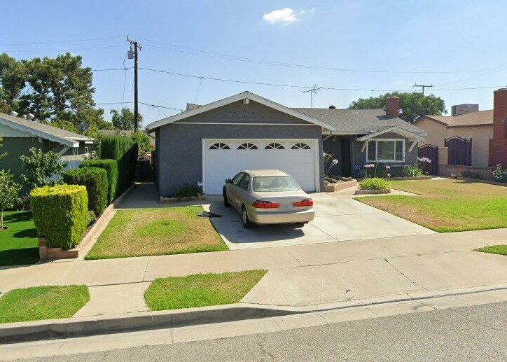 Primary Photo - 413 E Oakmont Dr