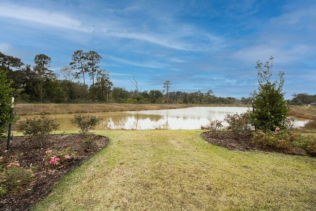 Building Photo - 2092 Cedar Way Dr