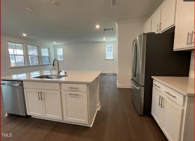 Foto del edificio - Room in House on Goldfinch Perch Ln