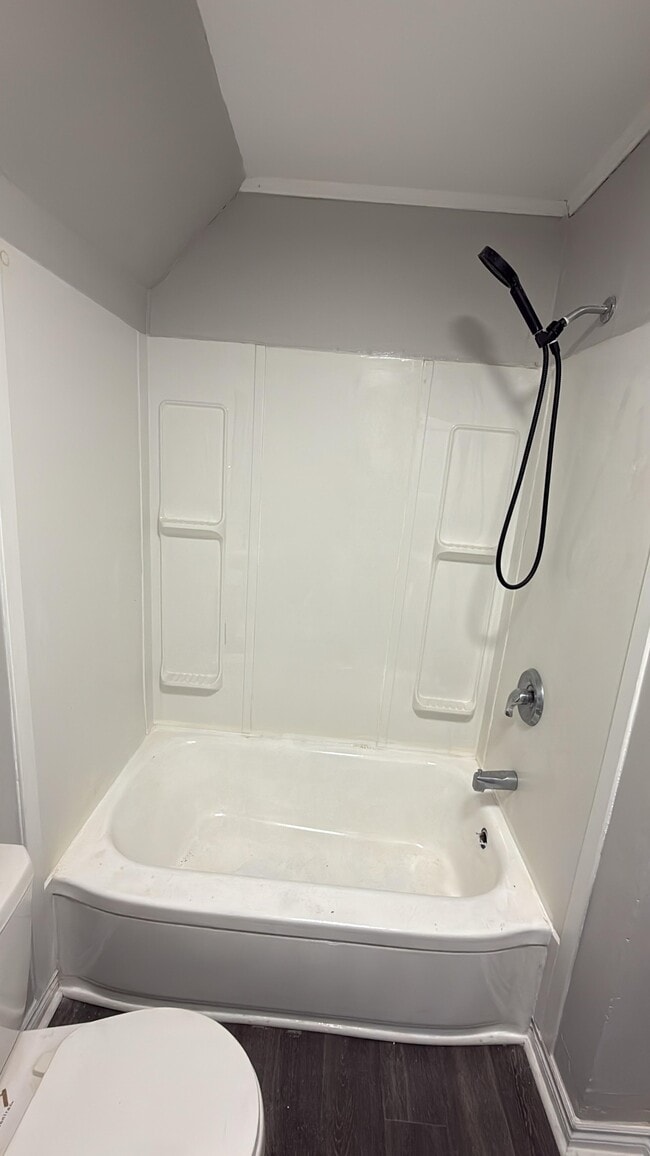 Building Photo - 36 Victoria St