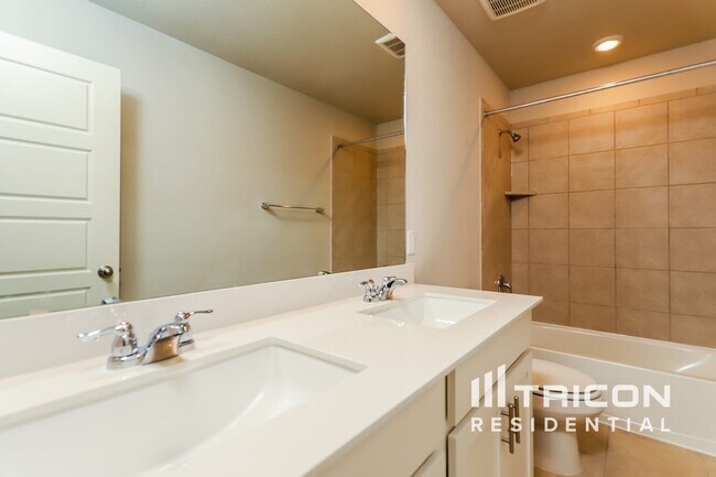 Foto del edificio - 13650 Paxton Blvd