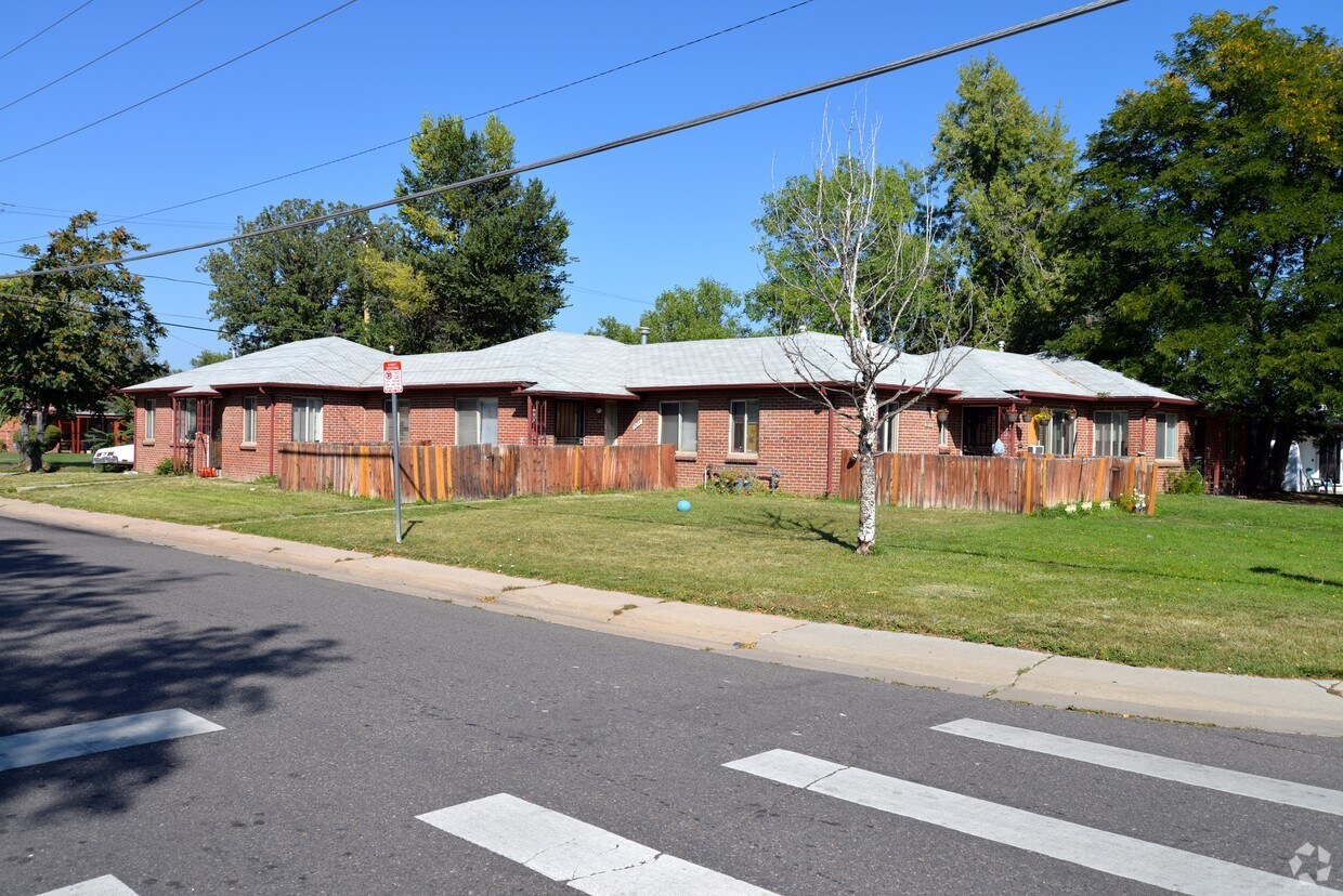 Primary Photo - 2901-2915 Jasmine St