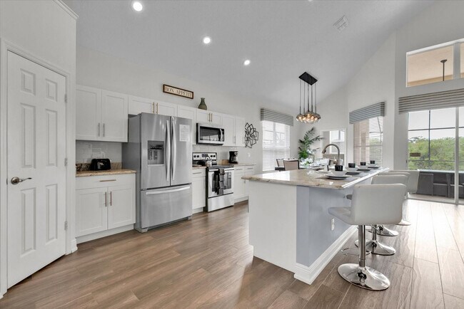 Building Photo - 8131 Sun Palm Dr