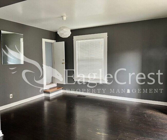 Building Photo - Two-Story, 3-bedroom home