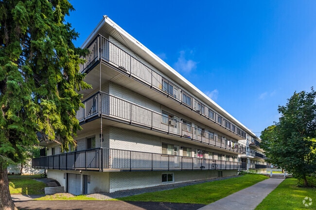 Photo du bâtiment - 6750-6840 Rue D'avila