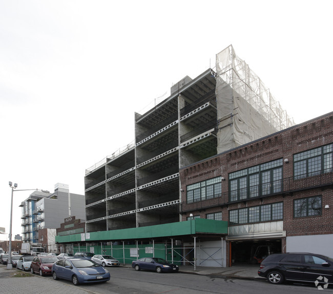 Building Photo - 64 Bayard St