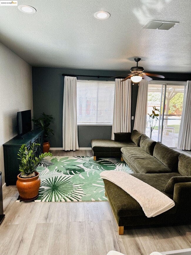 Foto del edificio - 4519 Twin Creeks Ct