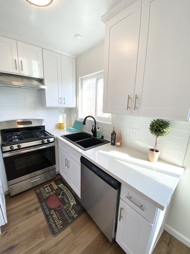 Kitchen - 1036 N Normandie Ave