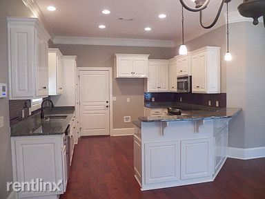 Building Photo - 6 br, 3 bath House - 221 Princeton Dr
