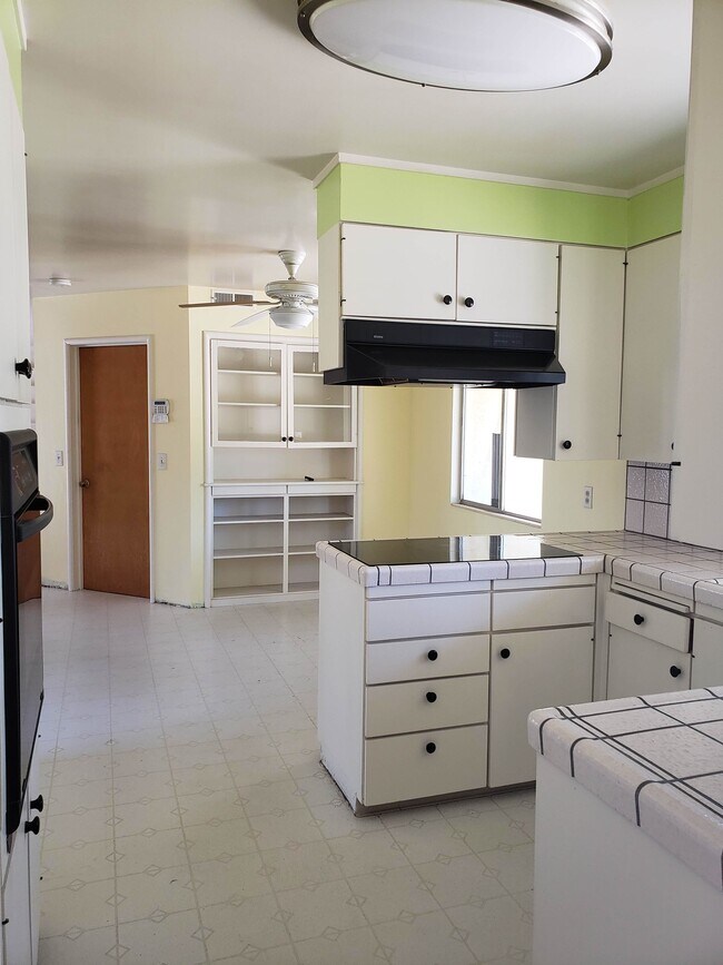Building Photo - 2550 El Capitan Dr