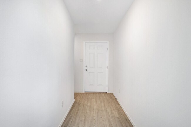 Foto del edificio - ***APPLICATION CURRENTLY UNDER REVIEW***El...