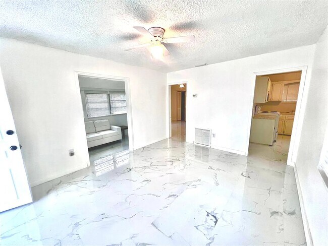 Foto del edificio - 5870 SW 20th St