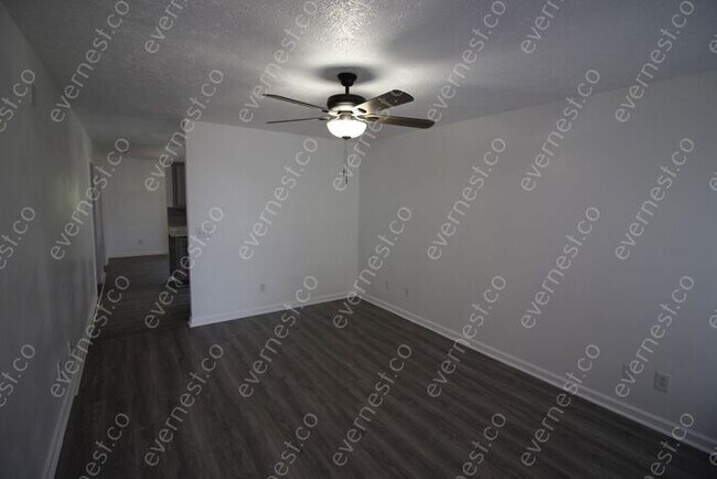 Building Photo - Beautiful 3 Bed & 2 Bath Home!