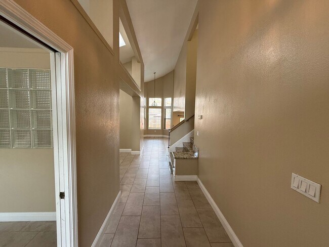 Foto del edificio - Updated two story home in Sylvan School Di...