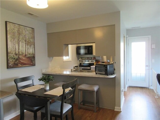 Foto del edificio - 524 Eastbrooke Ln