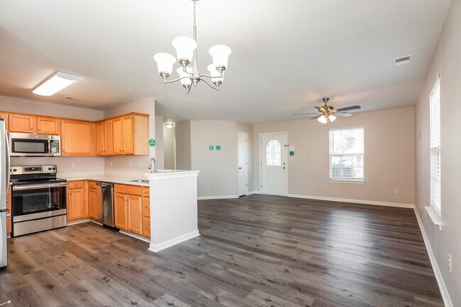 Building Photo - 2896 Rockingham Ct SW