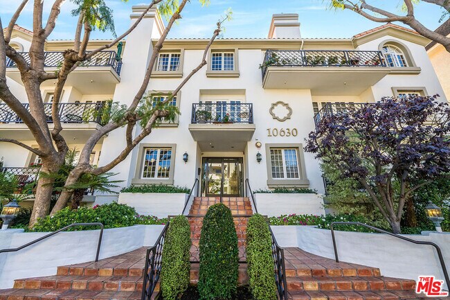 Foto del edificio - 10630 Eastborne Ave