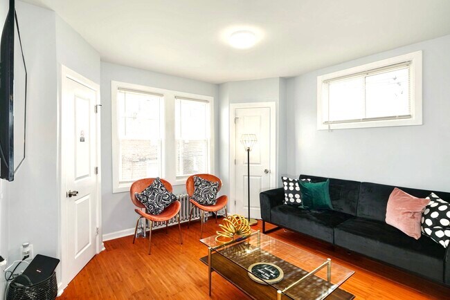 Living - 7076 Forrest Ave