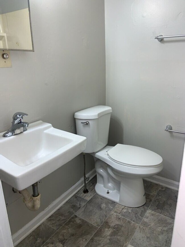 Foto del edificio - 176-176 E High St