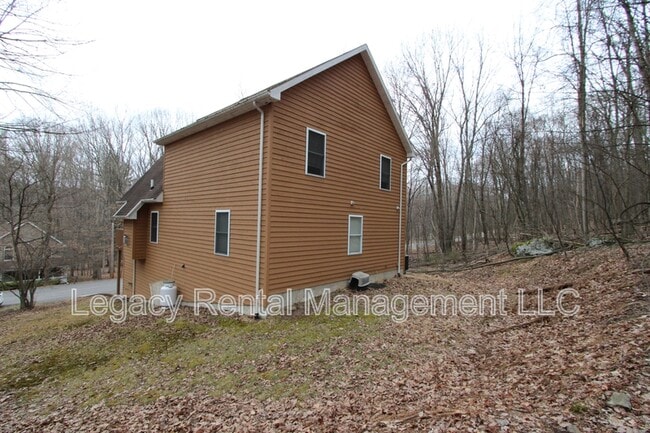Building Photo - 616 Tuscarora Dr W