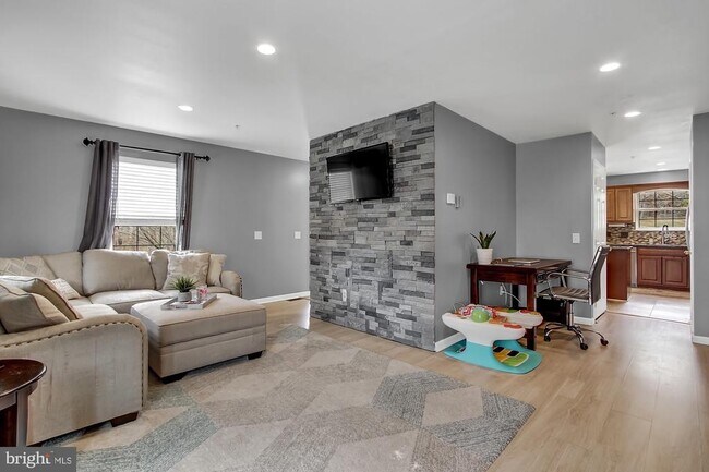 Foto del edificio - 8700 Jarwood Rd