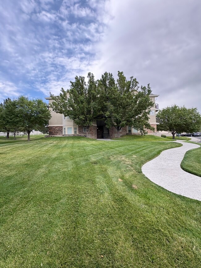 Building View - 2093 N Morning Star Dr