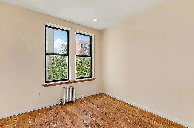 Foto del edificio - 619 E 5th St