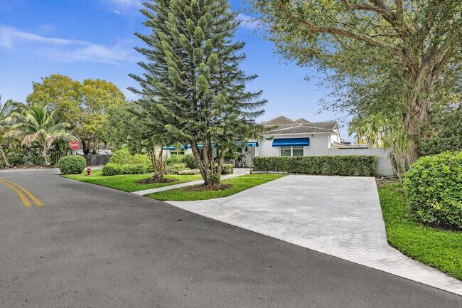 Foto del edificio - 746 NE 16th Terrace