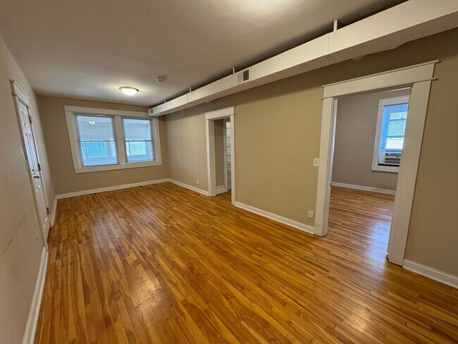 Foto del edificio - 1912 University Ave W