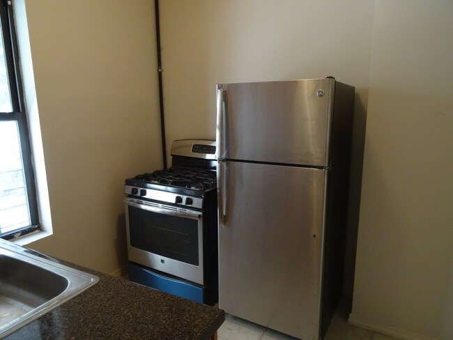 Foto del edificio - 124 Sherman Ave