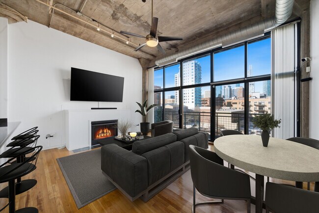 Foto del edificio - 1727 S Indiana Ave