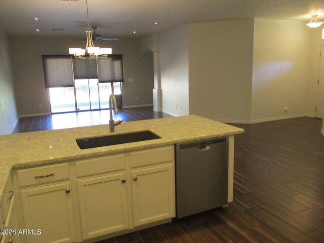 Foto del edificio - 719 N Tangerine Dr