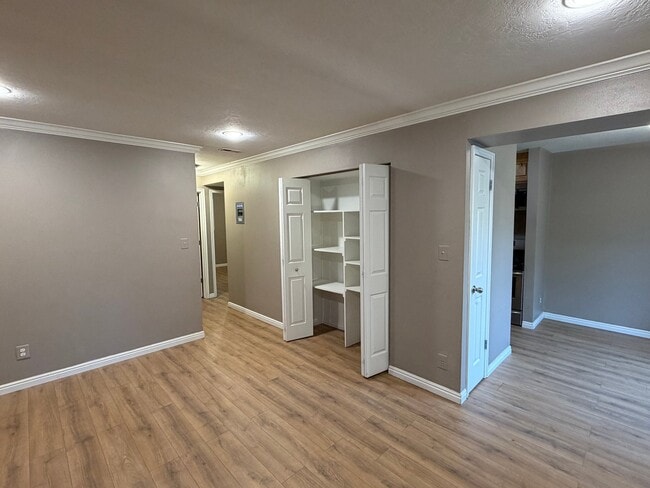 Building Photo - 5396 S Willow Ln