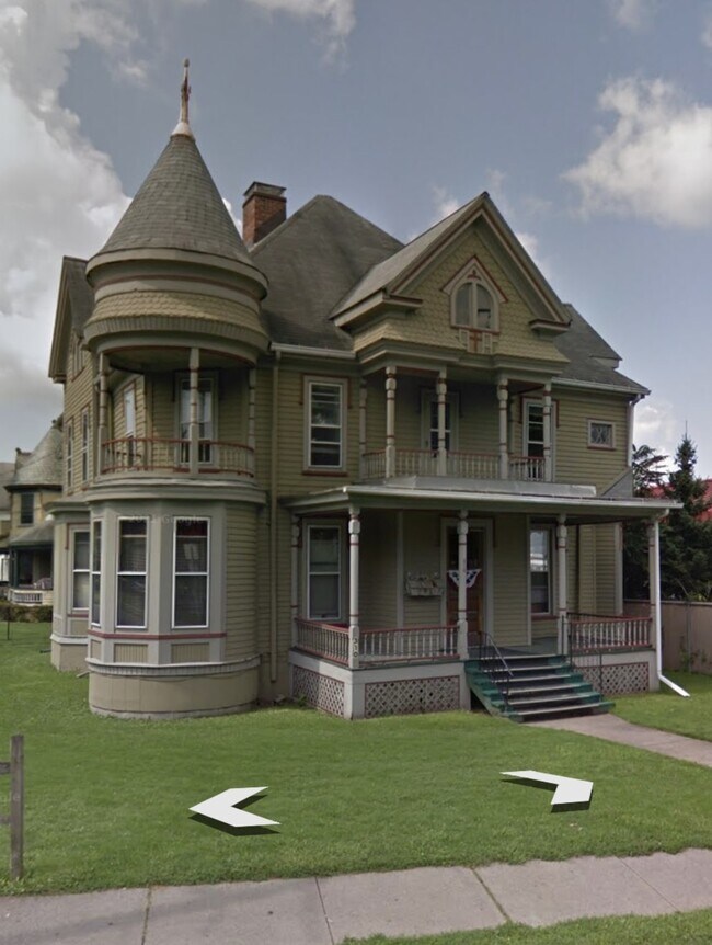 Foto del edificio - 310 Maple Ave