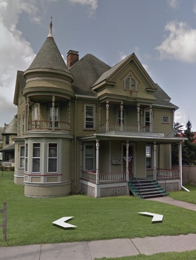 Building Photo - 310 Maple Ave