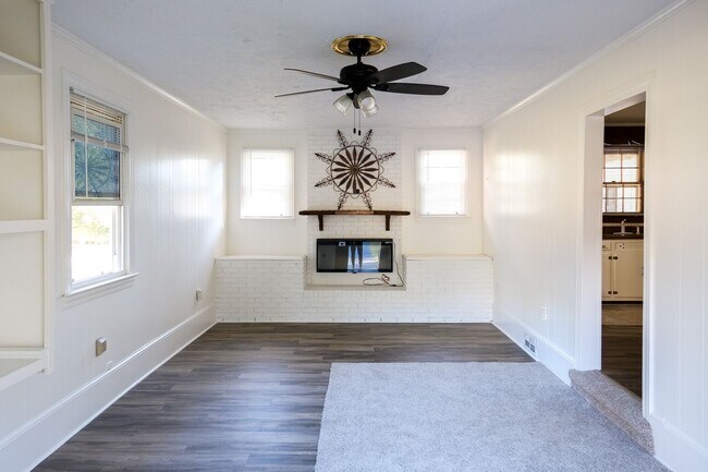 Foto del edificio - 3Bedroom/2Bath Greenville Home Available Now