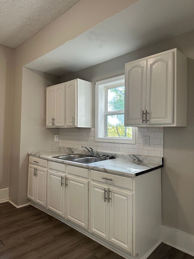 Foto del edificio - Welcome to this amazing 3 Bedroom, 1 Bathr...