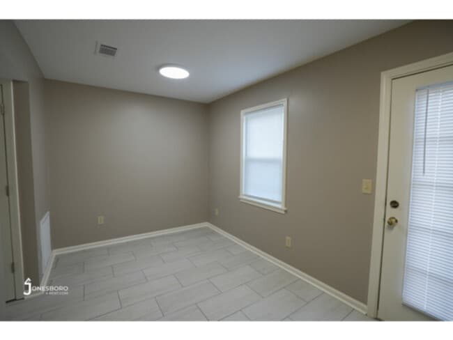 Foto del edificio - Lakewood Crossing Townhouses: Included Water/Sewer - Remodeled