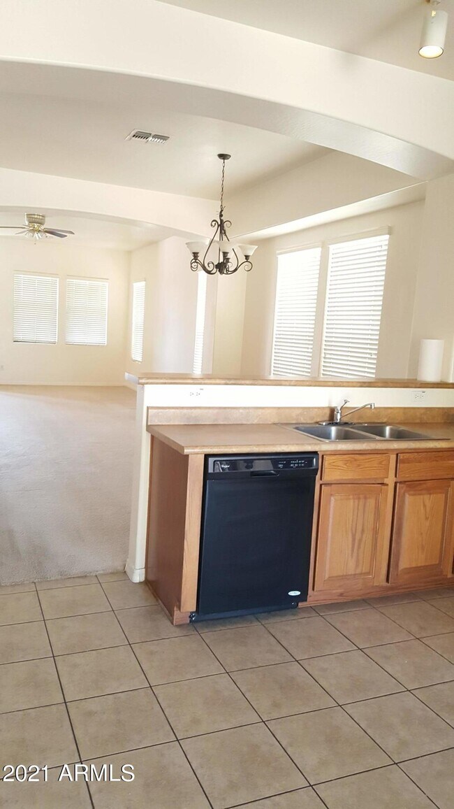 Building Photo - 1420 W Pelican Ct