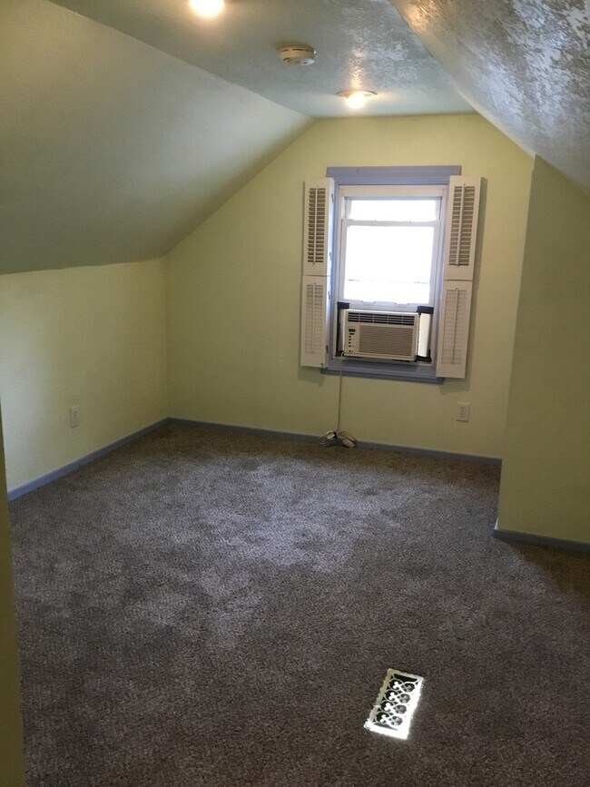 Building Photo - 804 28th St