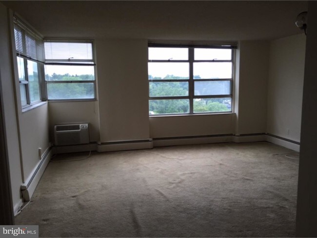 Foto del edificio - 1030 E Lancaster Ave
