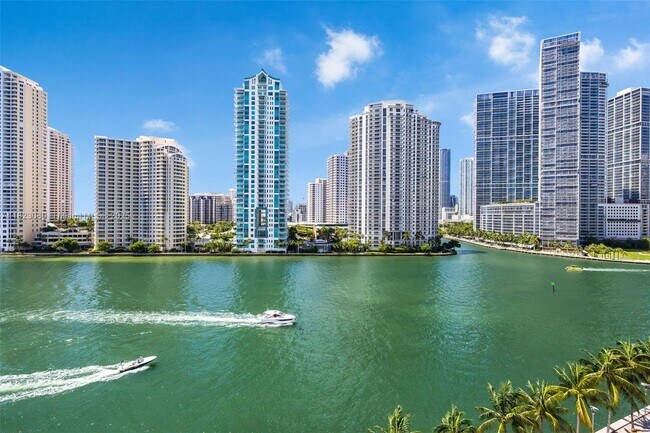 Foto del edificio - 325 S Biscayne Blvd