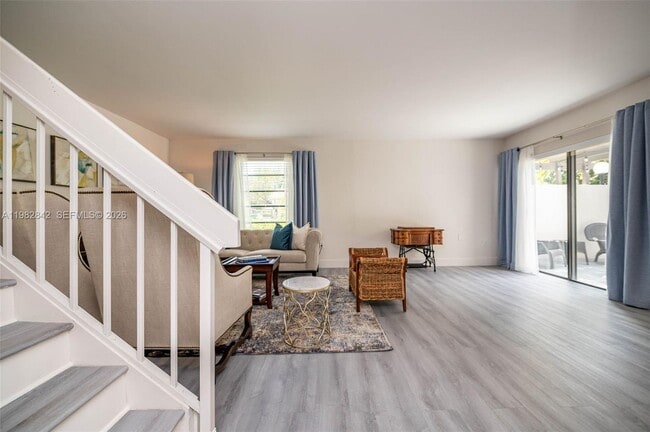 Foto del edificio - 4702 SW 67th Ave