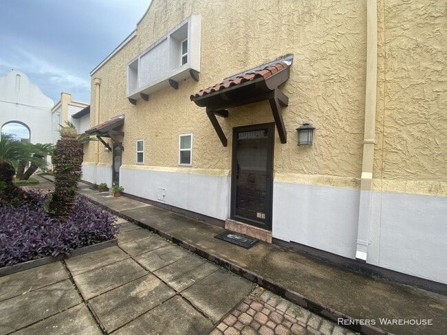 Building Photo - 2744 Briarhurst Dr