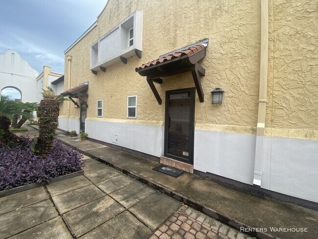 Foto del edificio - 2744 Briarhurst Dr