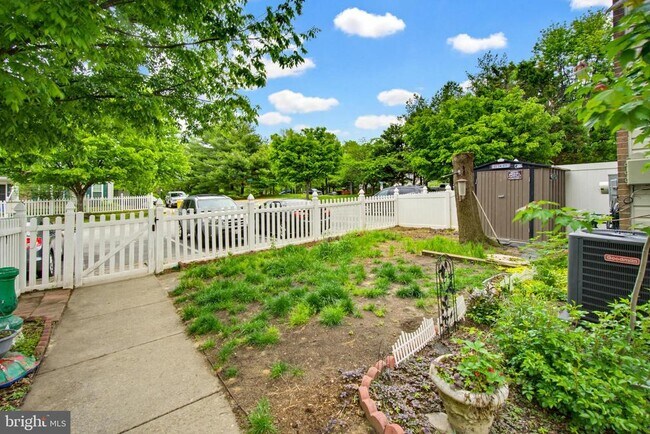 Foto del edificio - 1806 Watch House Cir N