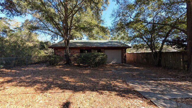 Building Photo - 161 Benjamin St